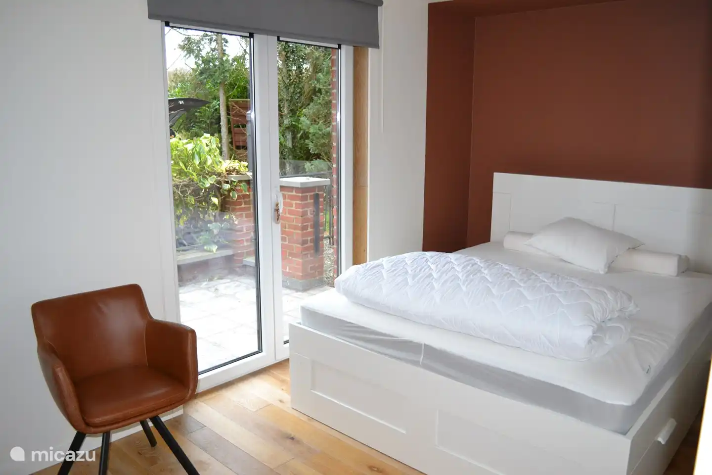 Größeres Schlafzimmer im Erdgeschoss