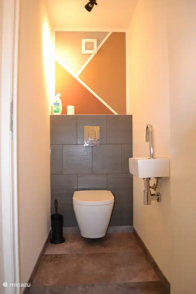 Separate Toilette im Erdgeschoss.