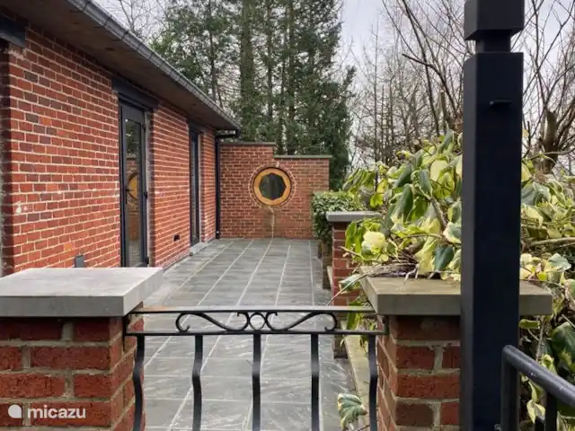 Chateau Brûlant huren in België, Ardennen, Somme-Leuze - vakantiehuis Terras vooraan.