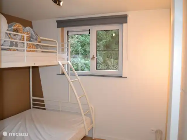Chateau Brûlant huren in België, Ardennen, Somme-Leuze - vakantiehuis Kleine slaapkamer met een dubbel stapelbed.