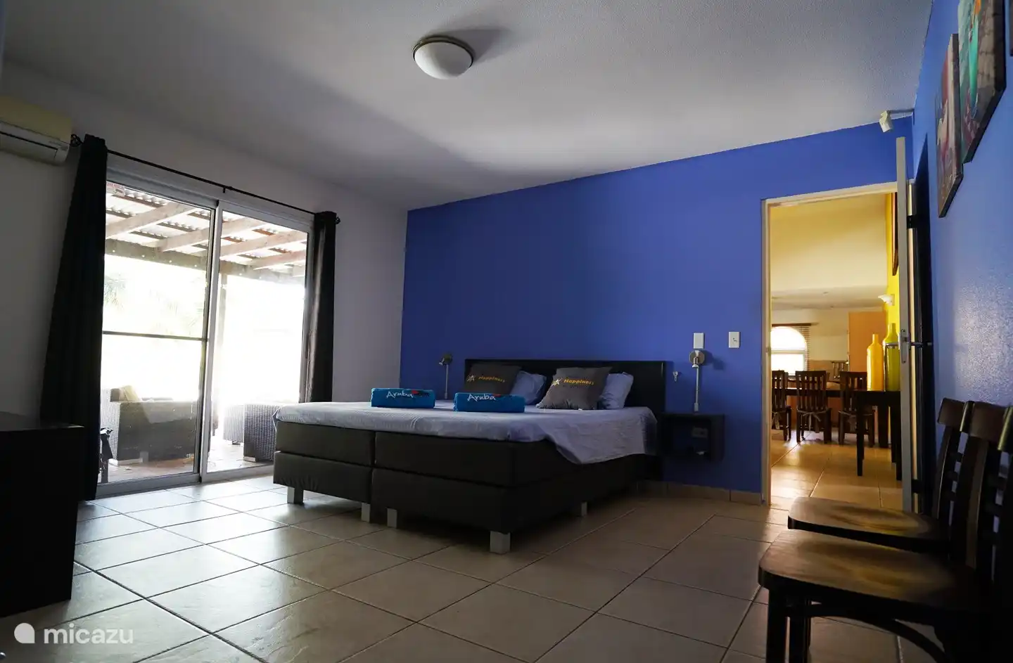 geräumiges Schlafzimmer