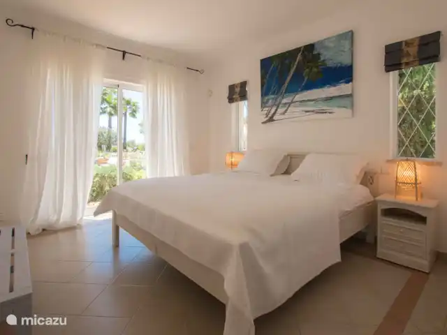 Casa Feliz | Portugal, Algarve, Santa Bárbara de Nexe - villa Chambre 2 + portes vers le jardin