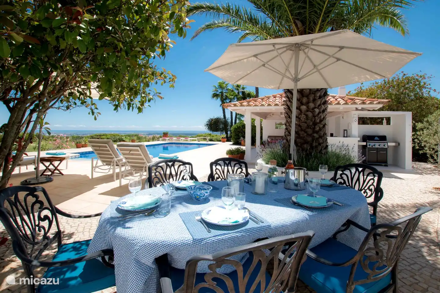 Table à manger à l'extérieur