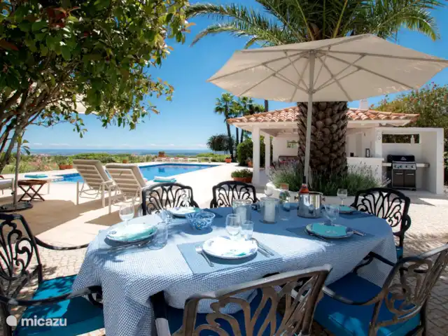Casa Feliz | Portugal, Algarve, Santa Bárbara de Nexe - villa Table à manger à l'extérieur