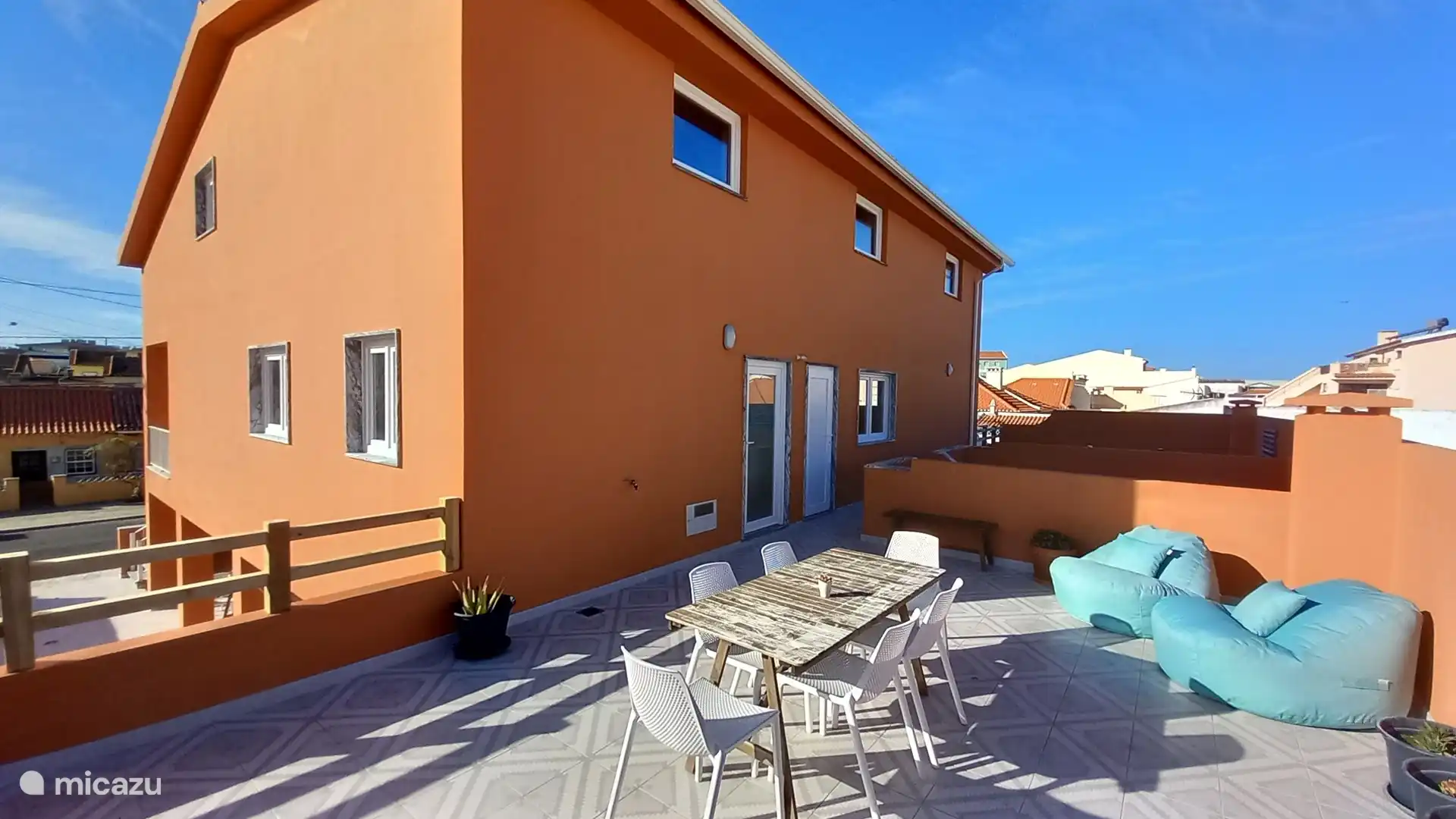 Casa de huéspedes con fachada trasera Beach Break.