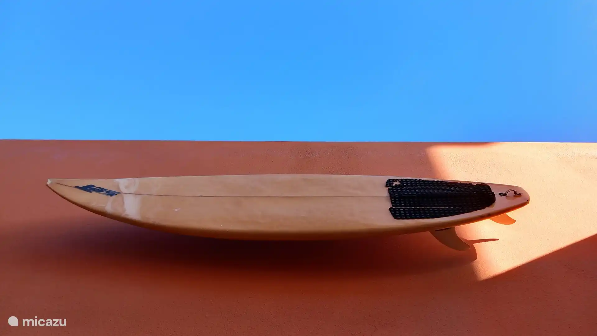 Vibraciones de surf en la casa de huéspedes.