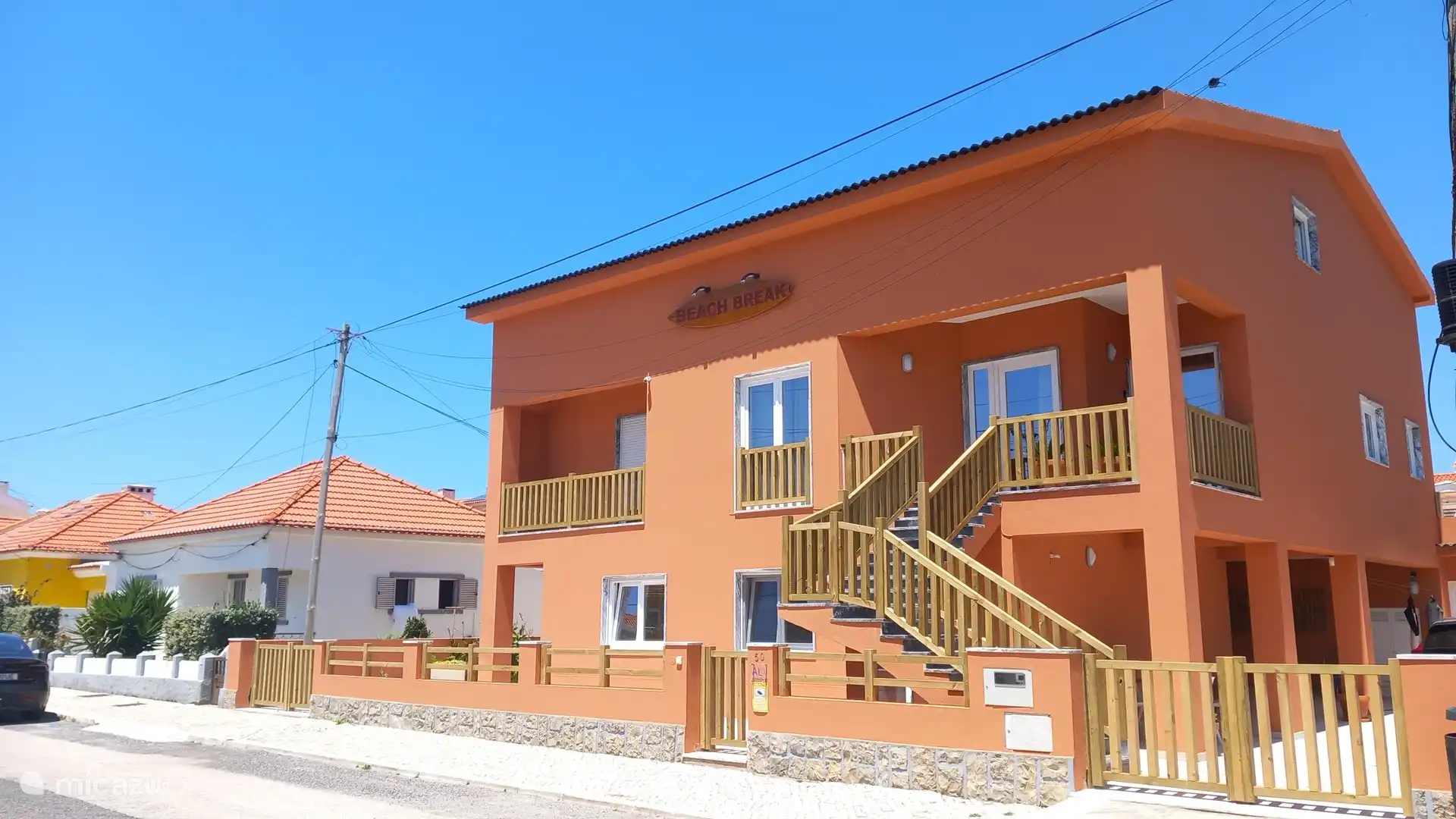 Fachada frontal Guesthouse Beach Break.