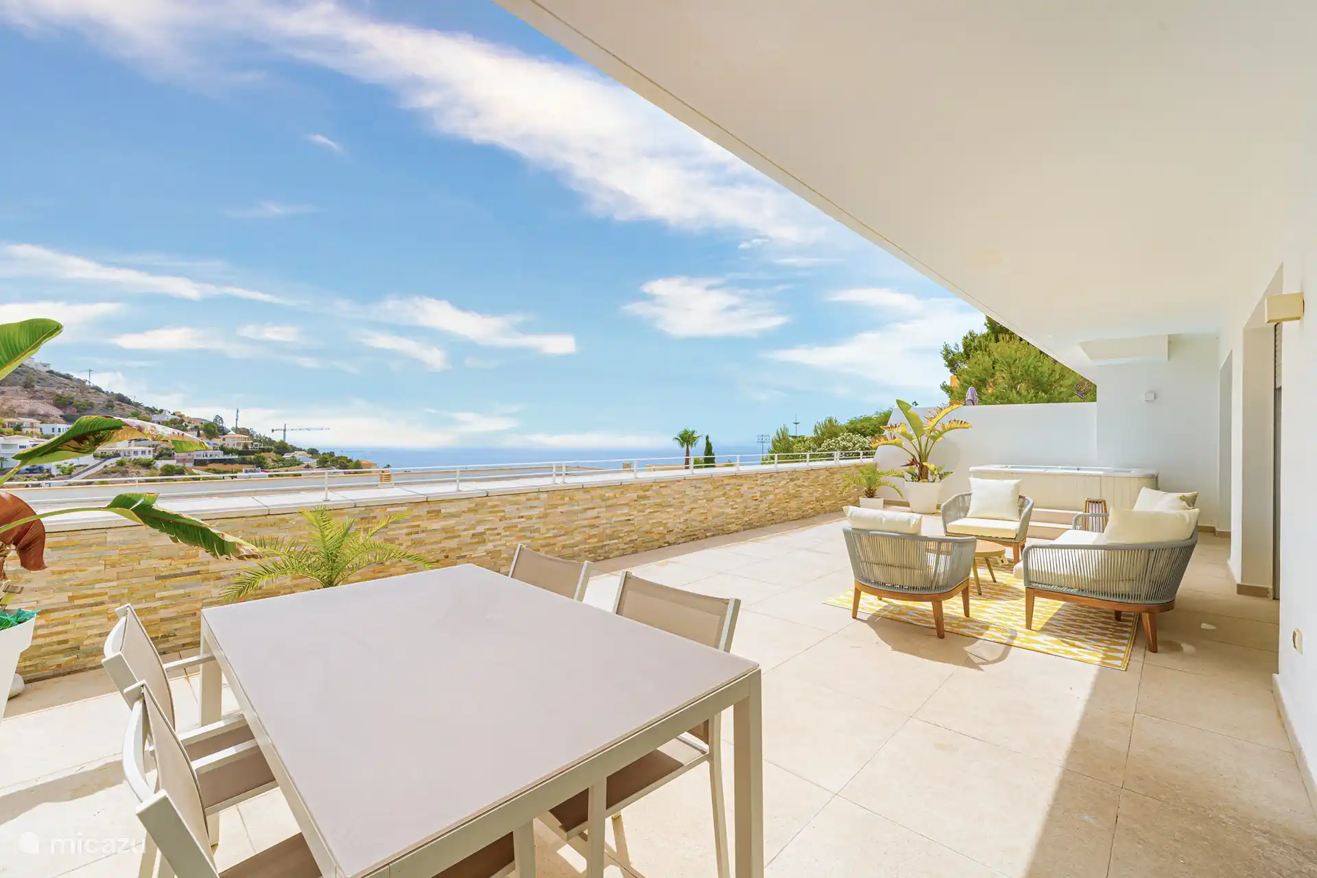 Belle grande terrasse