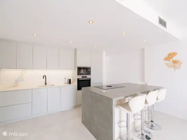 Location de Vacances Espagne, Costa Blanca, Altea Hills, appartement - Casa Dorada Cuisine ouverte. Profitez de la vue sur la mer tout en cuisinant