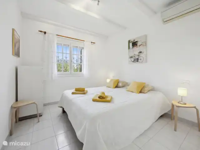 Nuestra Casa huren in Spanje, Costa Blanca, Dénia - bungalow De master bedroom, met inbouwkasten.