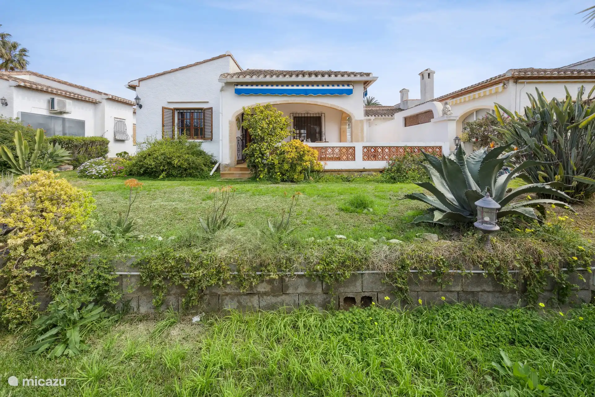 Das Haus verfügt über einen schönen privaten Garten.