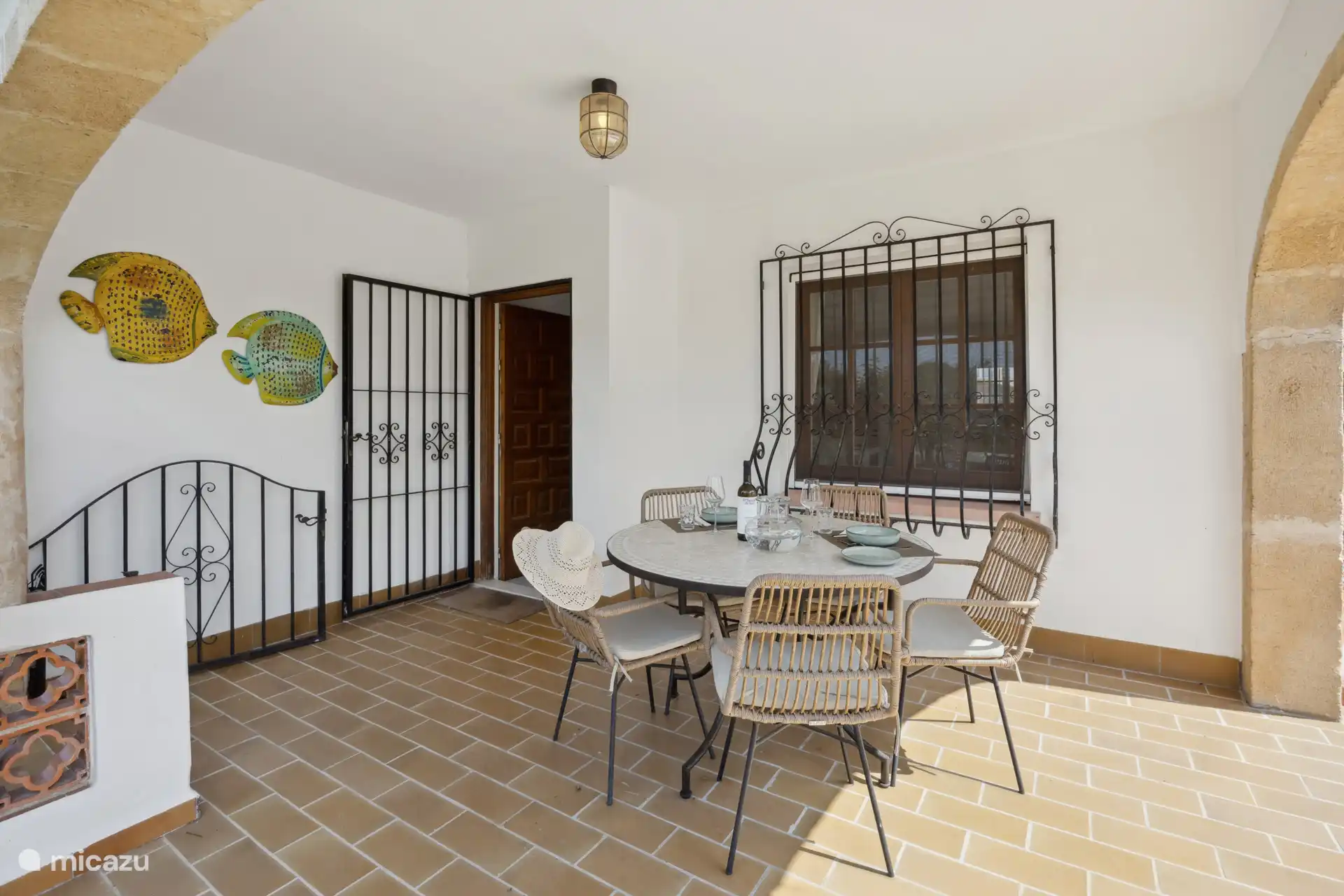 Genießen Sie das Mittagessen auf Ihrer Terrasse!