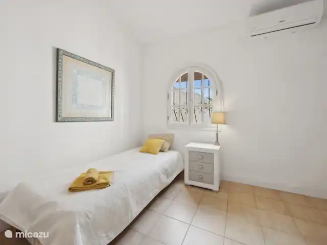 Nuestra Casa huren in Spanje, Costa Blanca, Dénia - bungalow De ruime derde slaapkamer heeft meerdere kasten.