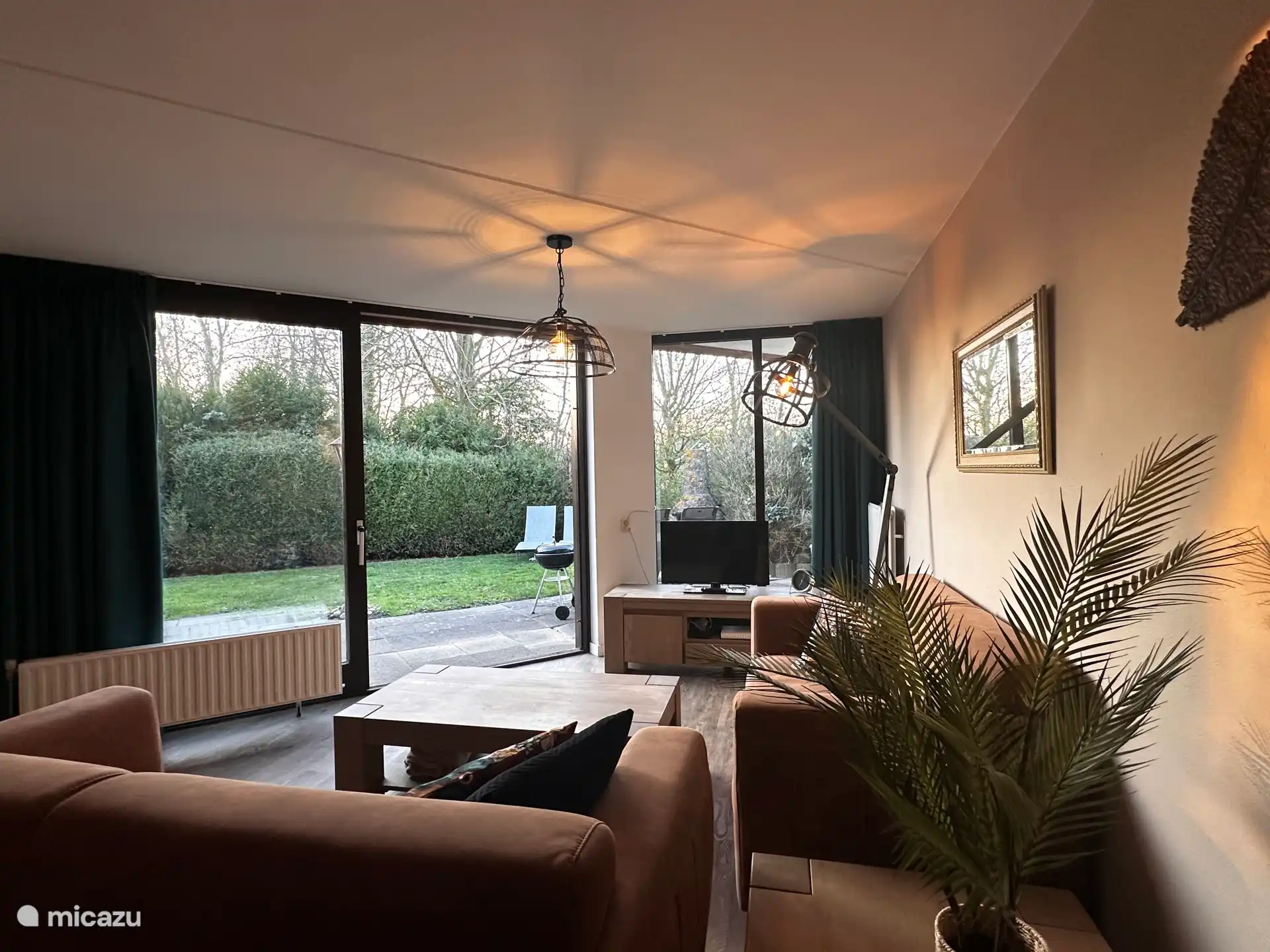 Via de schuifpui loopt u zo de zonnige tuin in