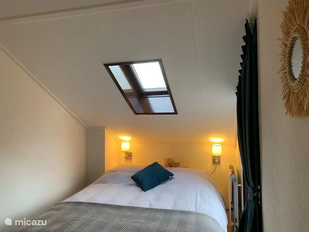 Chambre 2 avec deux lits simples 80x200 pouvant également servir de lit double.