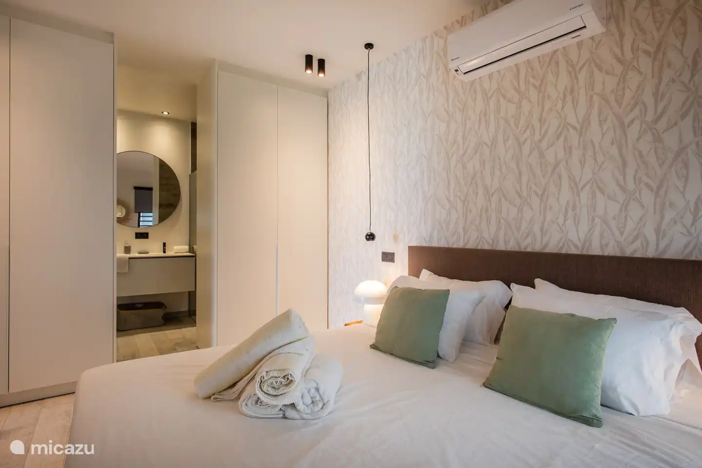 Hauptschlafzimmer mit Badezimmer