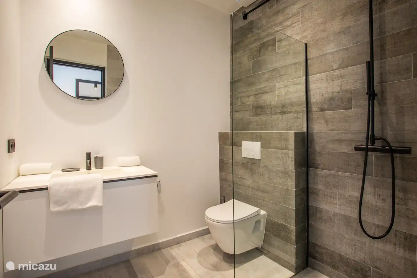 Badezimmer gehört zum Gästezimmer