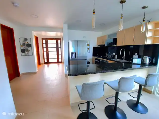 Villa sur la plage Sol y Mar, Carthagène COL | Colombie, Bolivar, Cartagena de Indias - villa Entrée spacieuse avec salle de lavage/séchage, cuisine ouverte et salle de bain pour les visiteurs