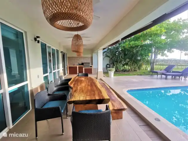 Villa sur la plage Sol y Mar, Carthagène COL | Colombie, Bolivar, Cartagena de Indias - villa Belle terrasse couverte avec mobilier design et cuisine extérieure