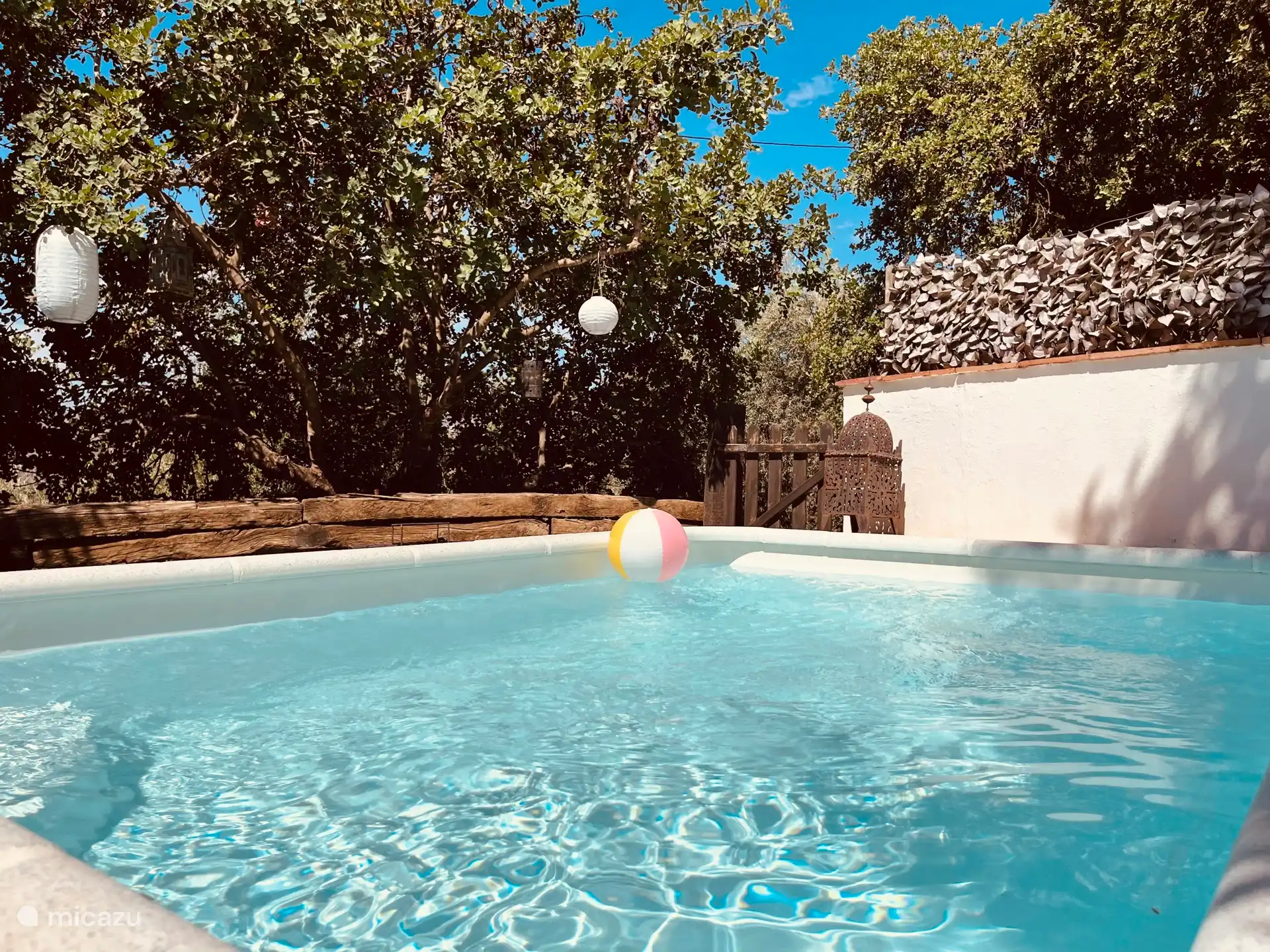 Zwembad geheel privé. 