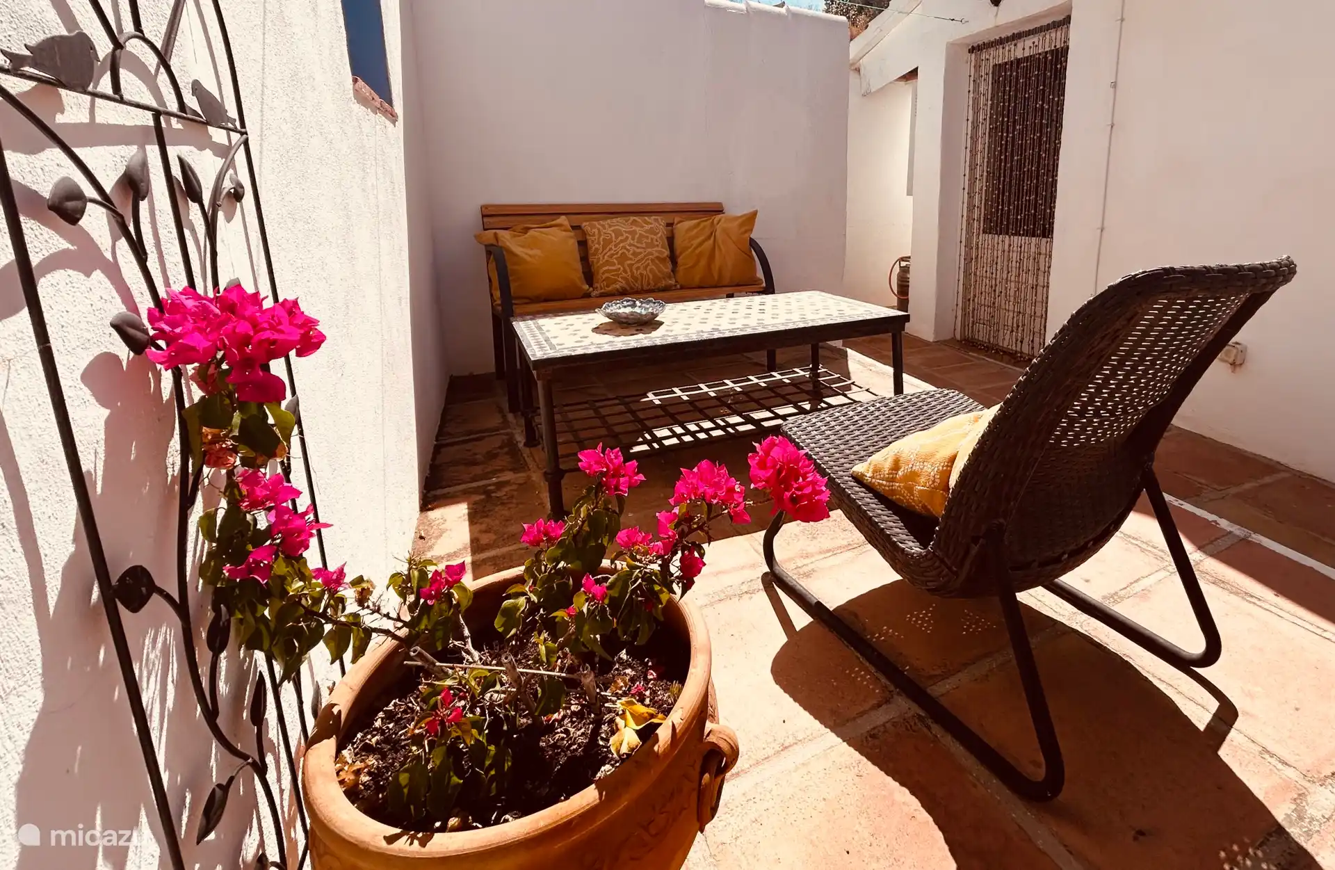 Fijn zonnig zithoekje.