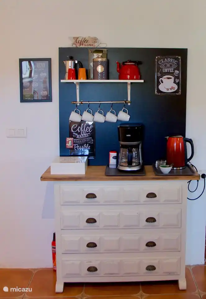 Die Kaffeebar, in der Sie alles für eine köstliche Tasse Kaffee oder Tee zusammen haben.