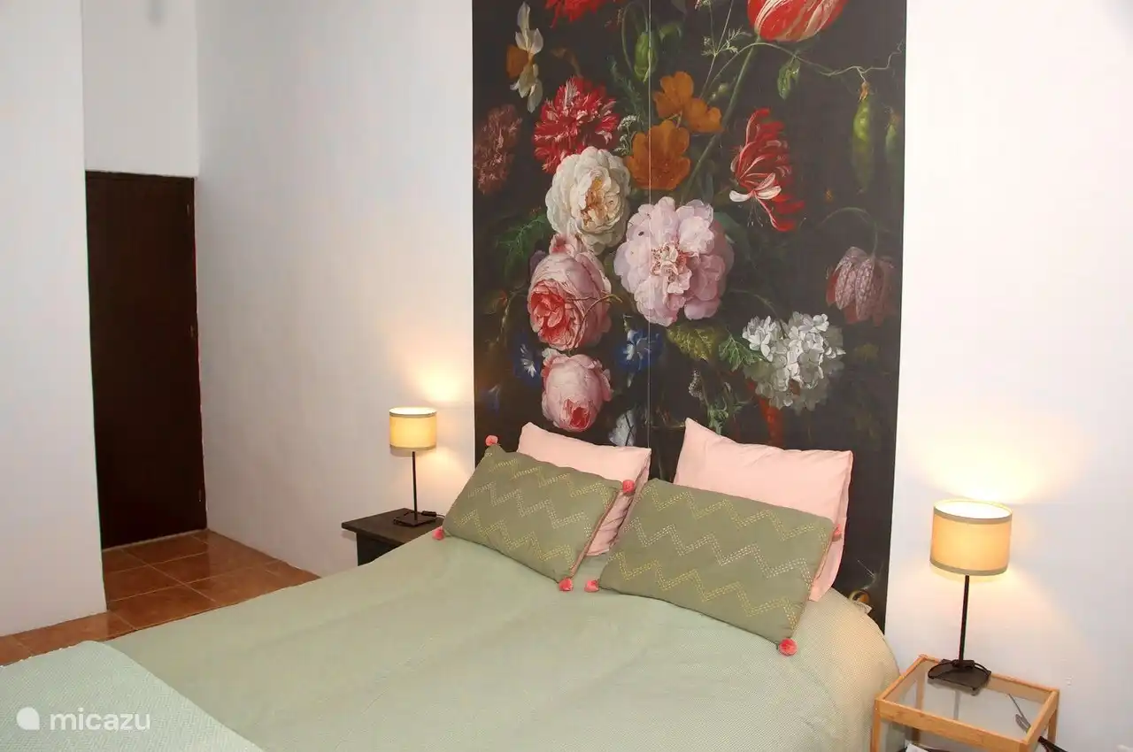 Das zweite geräumige attraktive Schlafzimmer.