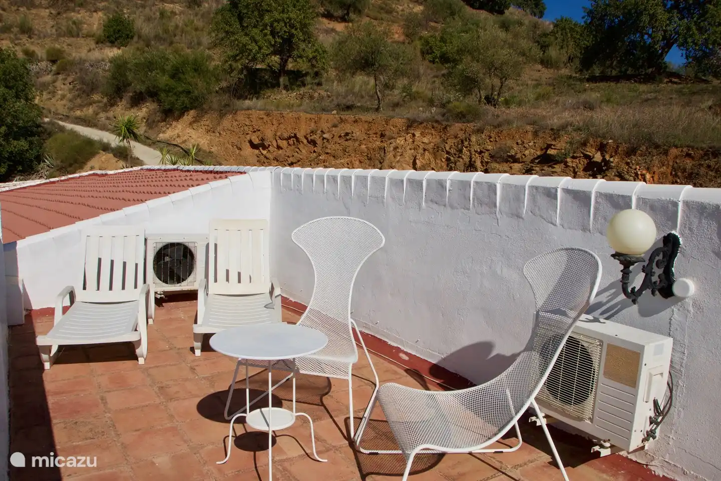 Sonnige Dachterrasse mit schöner Aussicht.