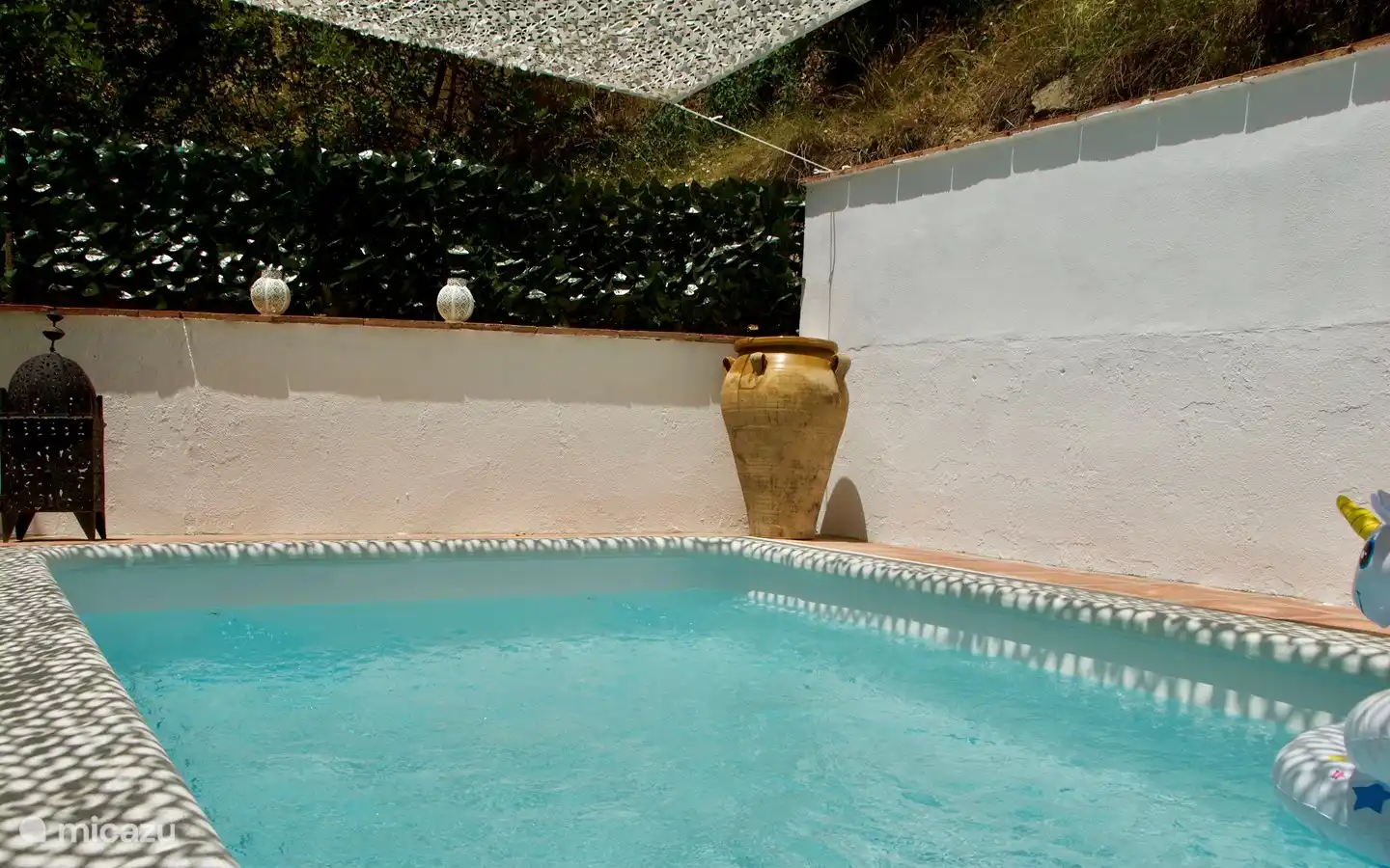 Schöner Lounge-Pool zum Abkühlen und Entspannen. Sehr privat.