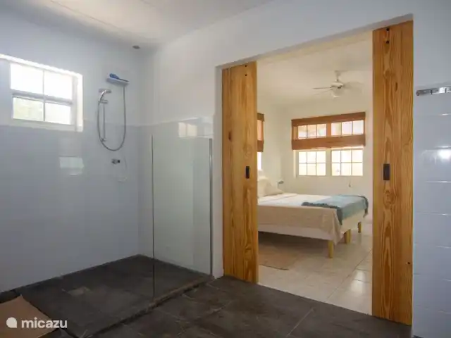 Cas Makutu huren in Curaçao, Banda Abou (west), Grote Berg - vakantiehuis Master badkamer