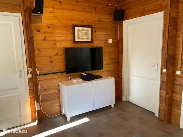 Eekhoorn, heerlijke Finse bungalow huren in Nederland, Gelderland, Hengelo - vakantiehuis grote smart-tv