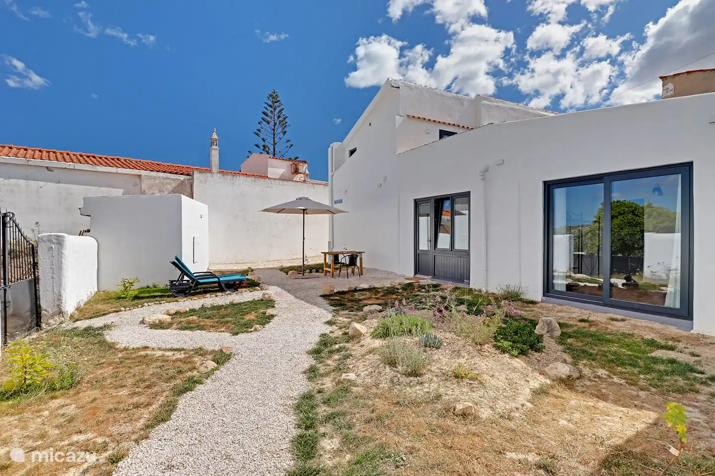 Eine private Sitzecke im Garten.