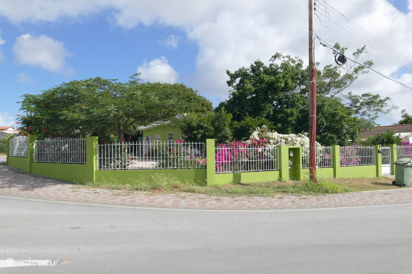 Rent Blue Bay Beach Villa 14 In Blue Bay, Curacao-Middle. | Micazu