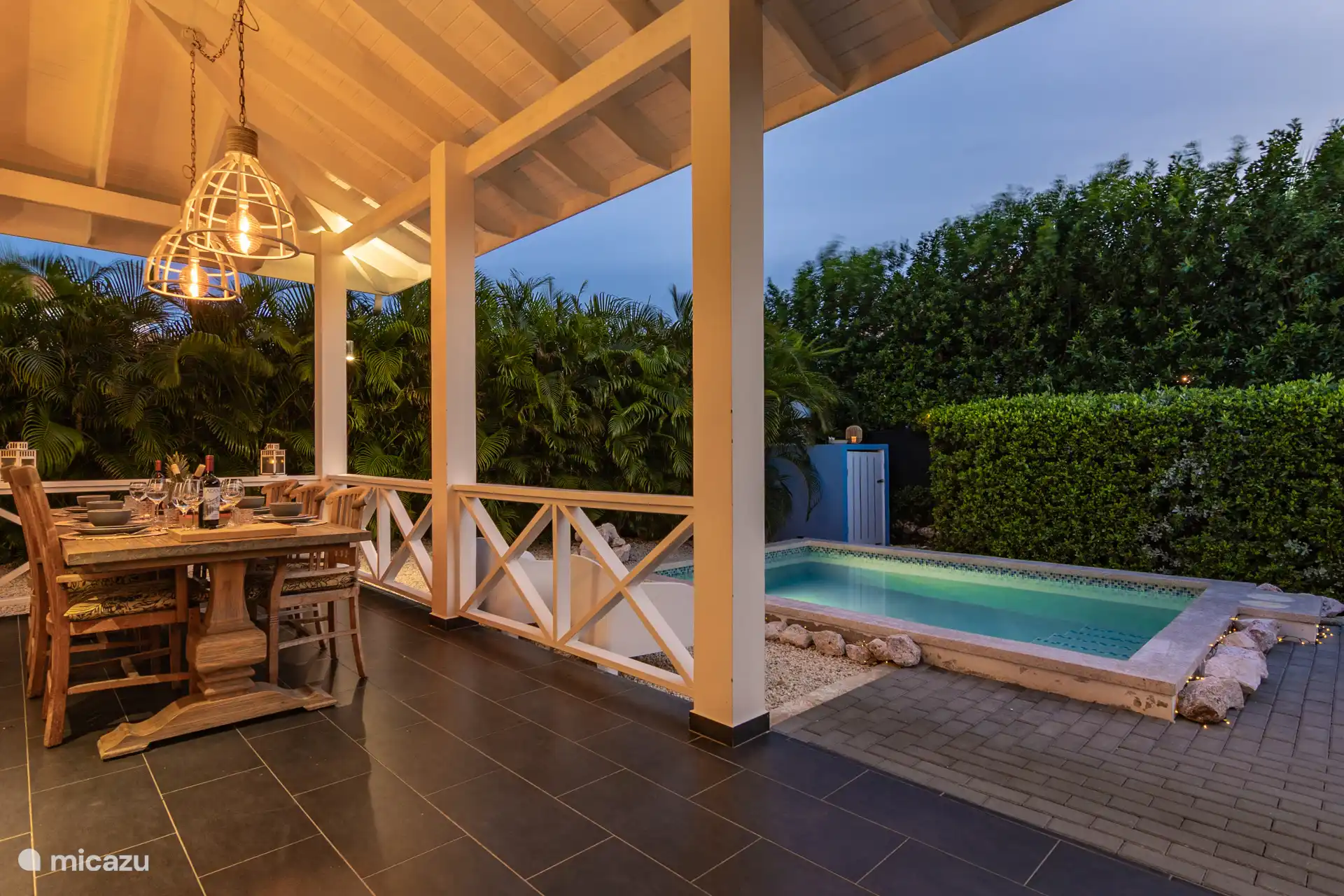 Casa Colori de noche.