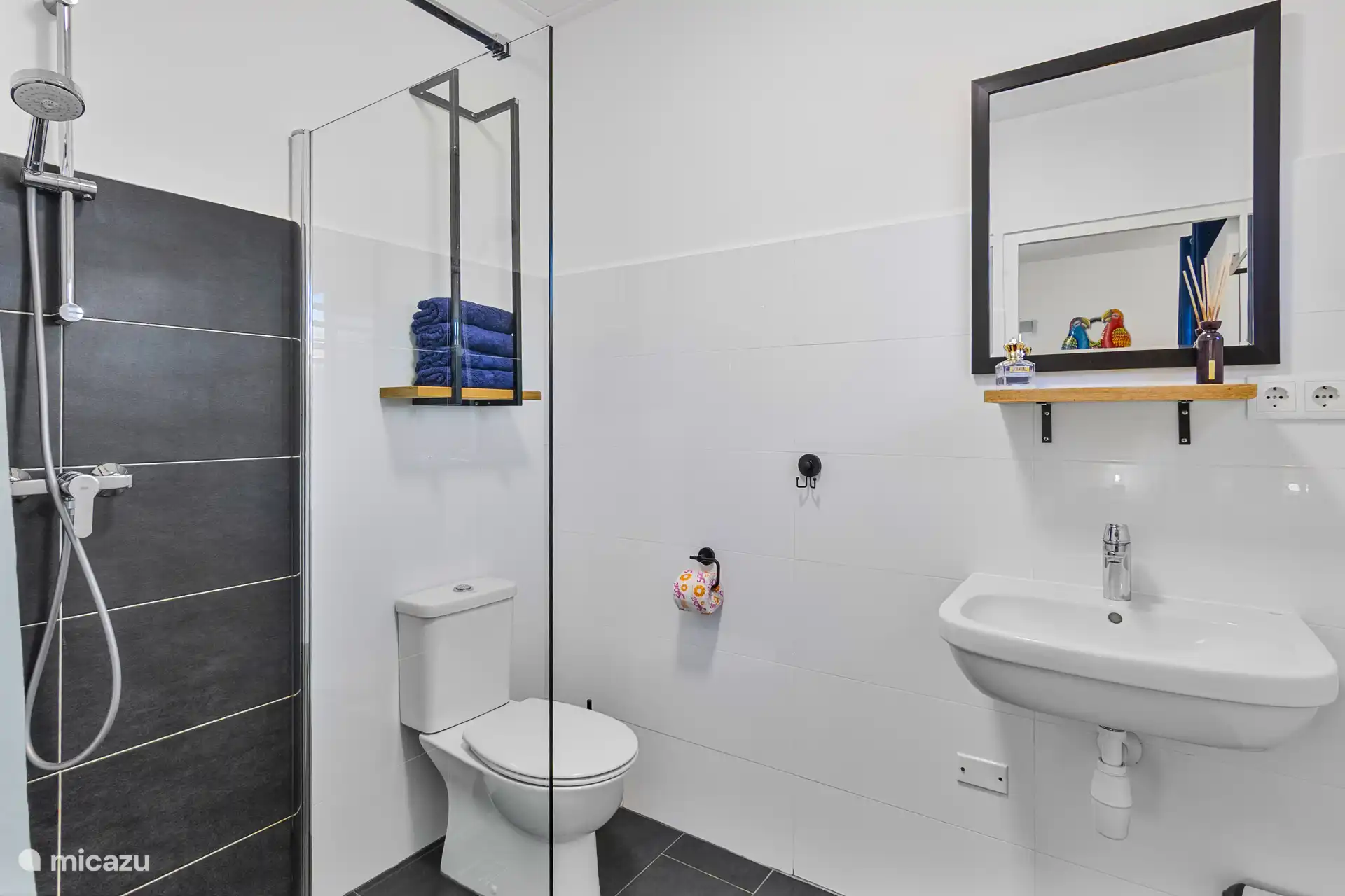 Dormitorio principal del baño.