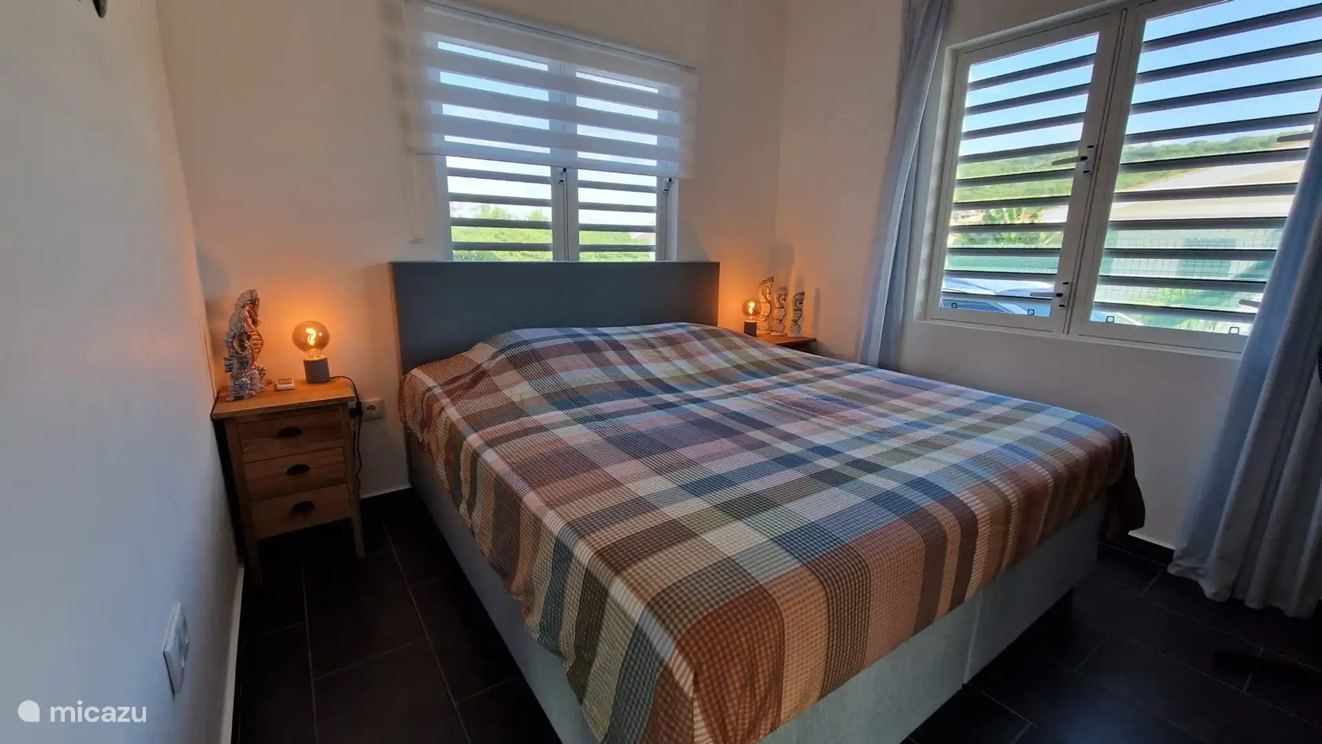 Dormitorio 2 con cama box spring de 1,80x2,00