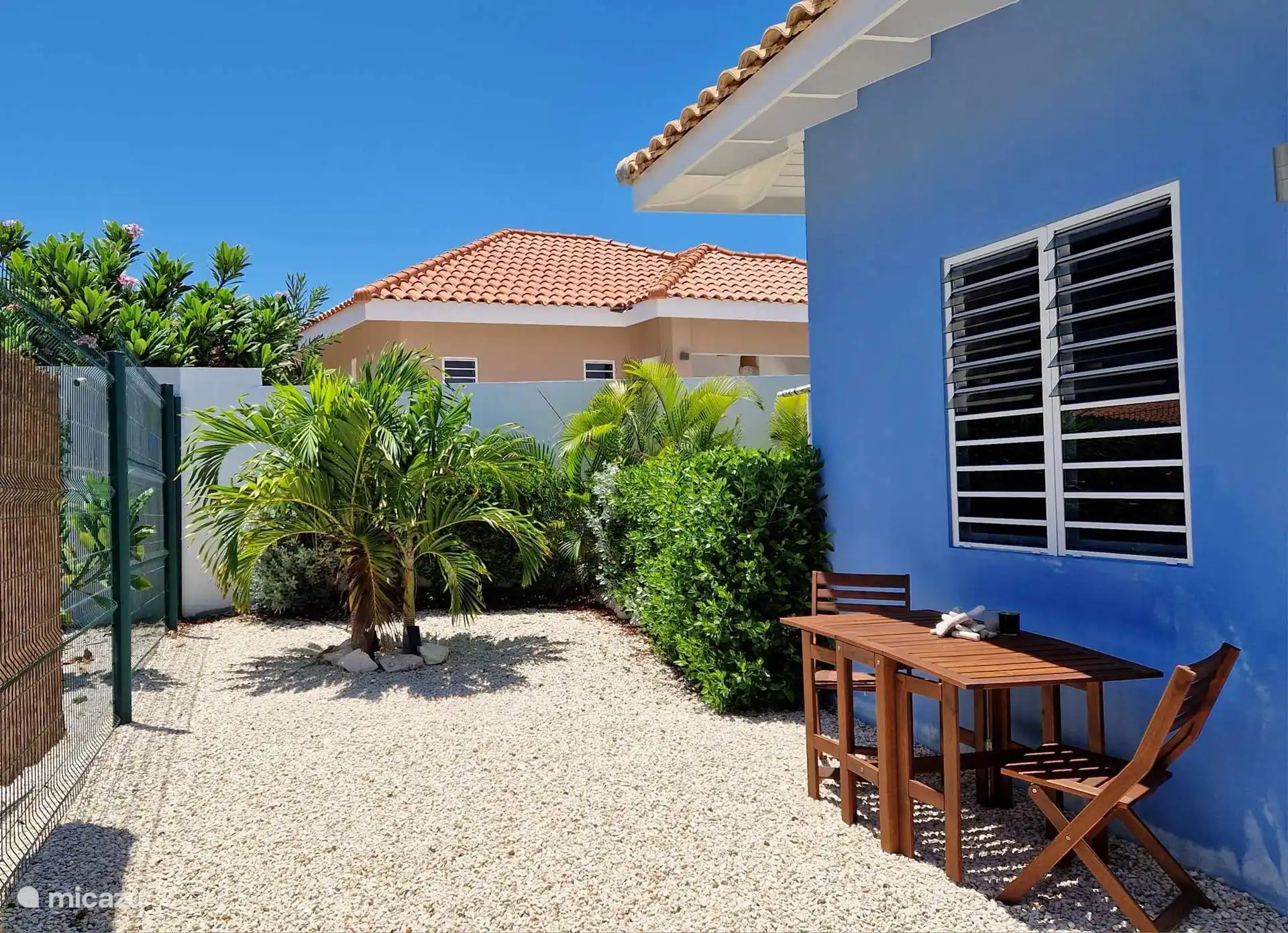 Asientos de bistró a la sombra