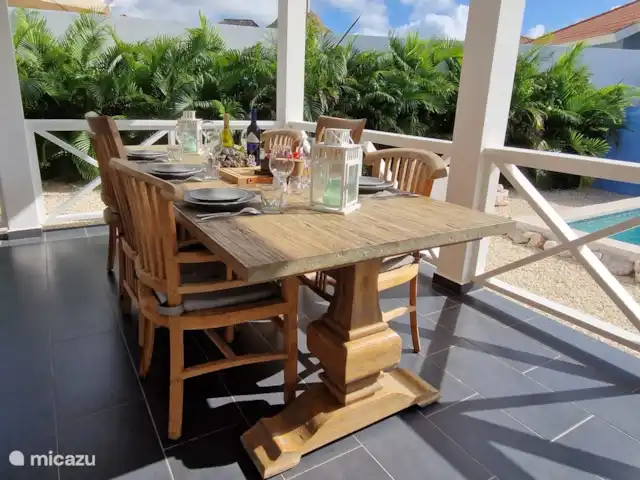 Casa Colori Curaçao | Curaçao, Banda Abou (ouest), Fontein - villa Grande table à manger sur le porche
