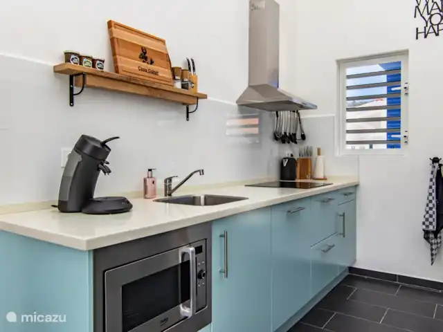 Casa Colori Curaçao | Curaçao, Banda Abou (ouest), Fontein - villa Cuisine avec divers appareils électroménagers et réfrigérateur américain