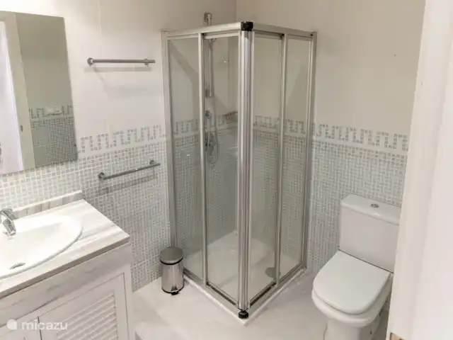 Penthouse Los Arqueros vue mer | Espagne, Costa del Sol, Benahavis - penthouse une des deux salles de bain