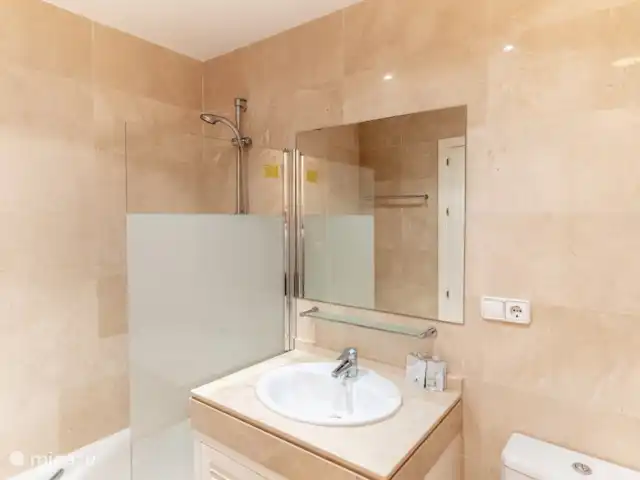 Penthouse Los Arqueros vue mer | Espagne, Costa del Sol, Benahavis - penthouse une des 2 salles de bain