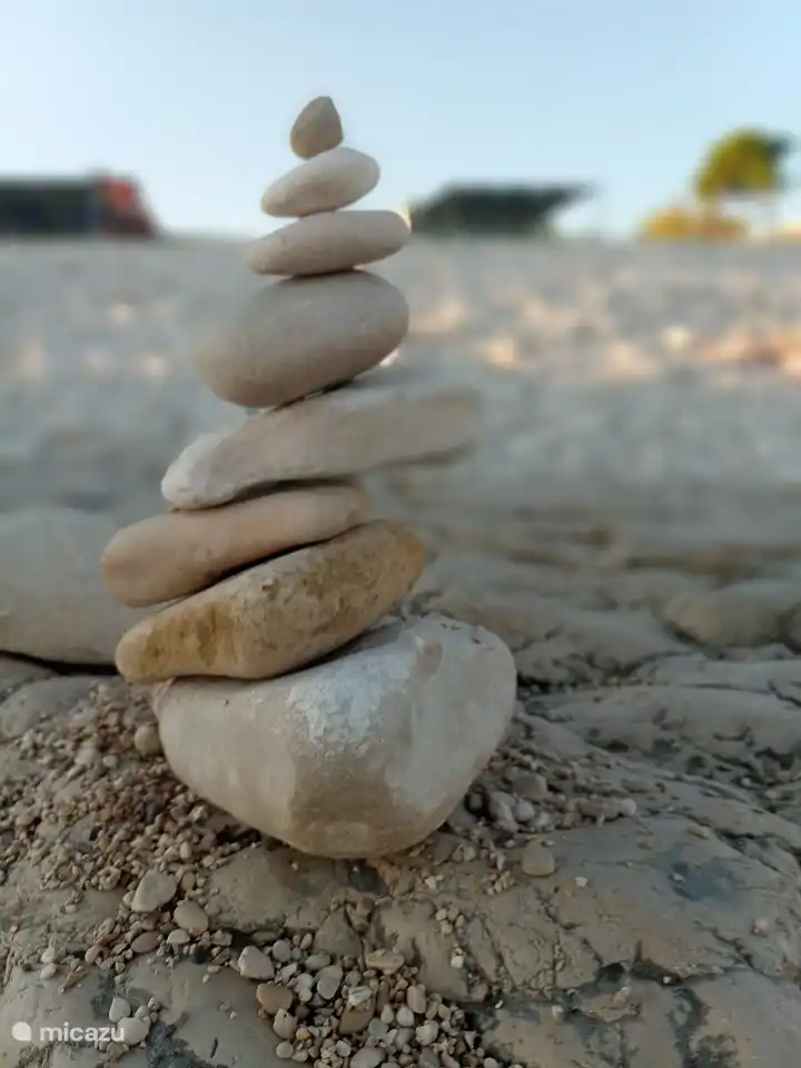 Construir torres de piedra, una actividad súper divertida para grandes y pequeños