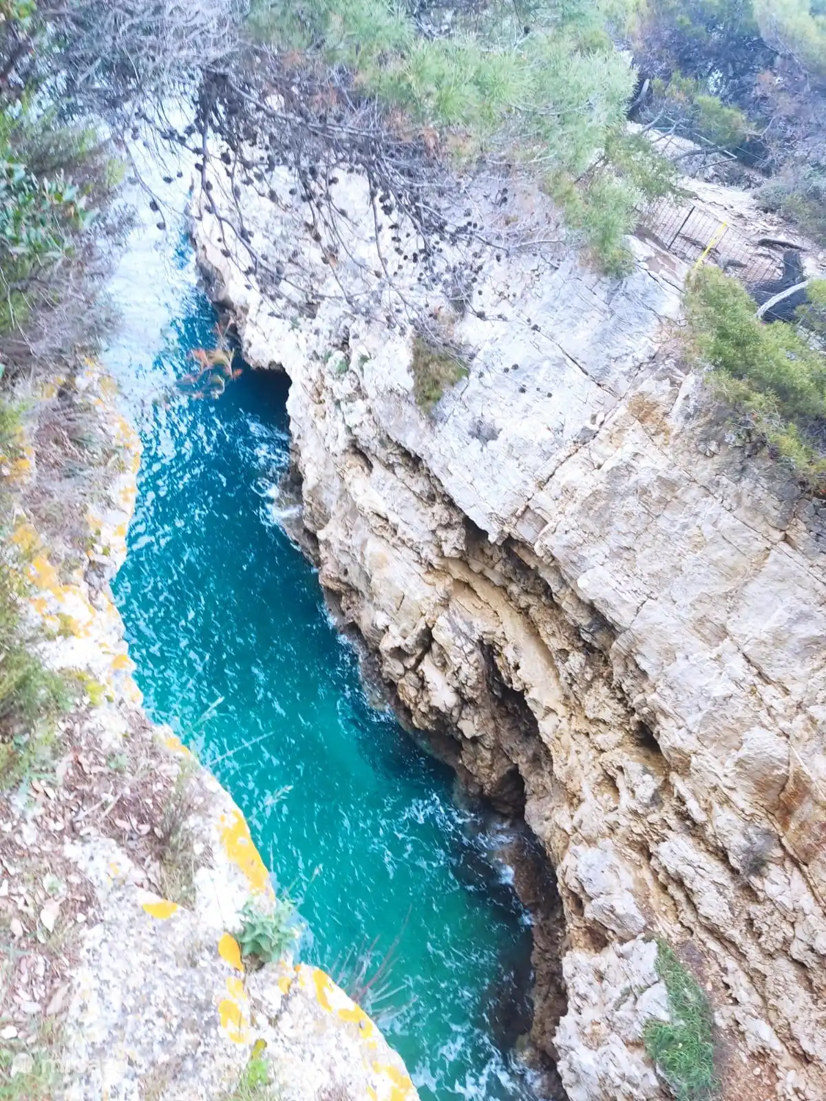 Cañón Verudela: un pequeño pero hermoso Cañón. Uno de los impresionantes destinos de senderismo de la península de Verudela.