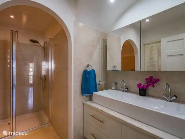 Way2Cool appartement Ocean Resort | Curaçao, Banda Ariba (est), Mambo Beach - penthouse Salle de bain de la chambre principale