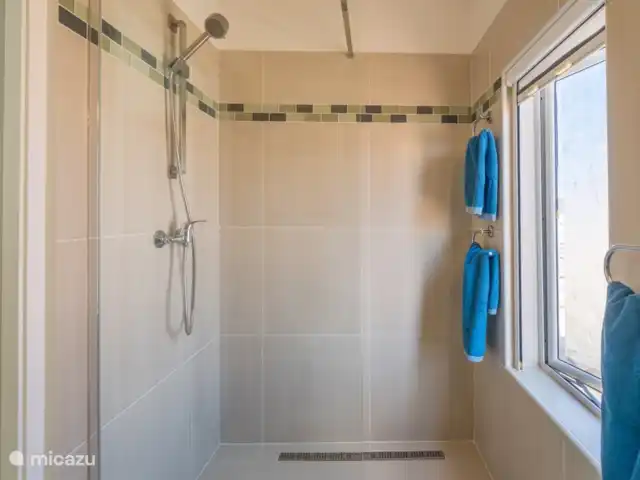 Way2Cool appartement Ocean Resort | Curaçao, Banda Ariba (est), Mambo Beach - penthouse Salle de bain troisième et quatrième chambre