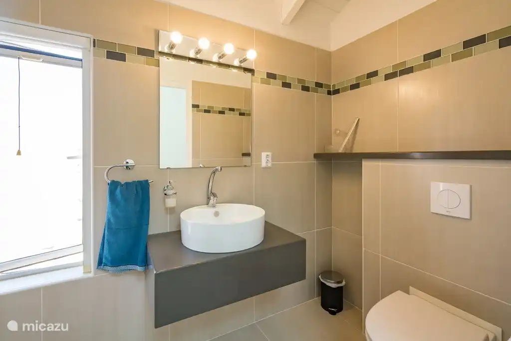 Salle de bain troisième et quatrième chambre