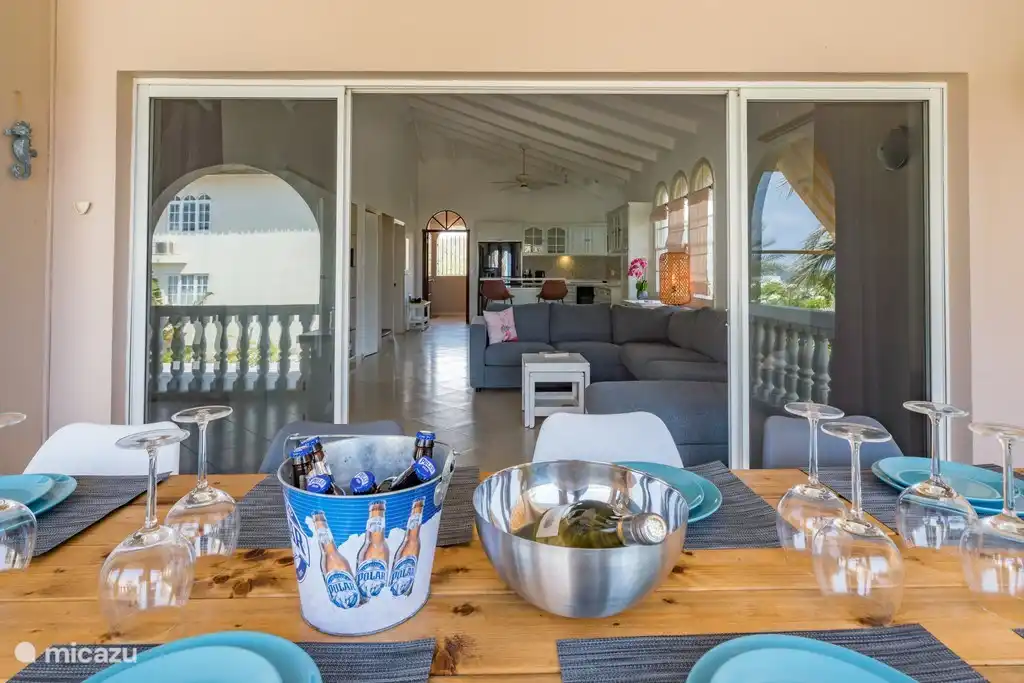 Du porche vers le salon