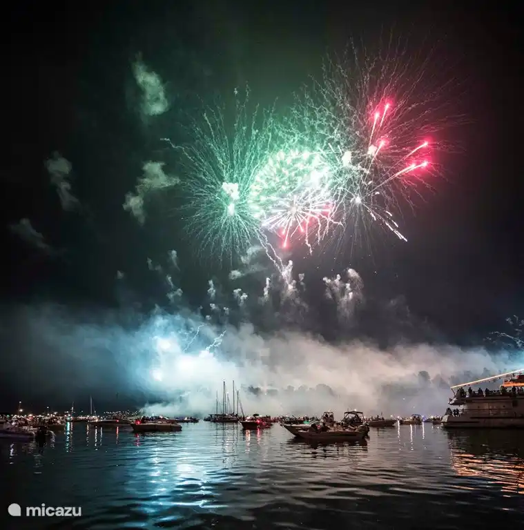 Fantastisches Feuerwerk im Juni: Ossucio