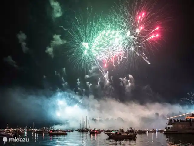 Porto Letizia - Apartamento P6 en Italia, Lagos italianos, Porlezza - apartamento Fantásticos fuegos artificiales en junio: Ossucio