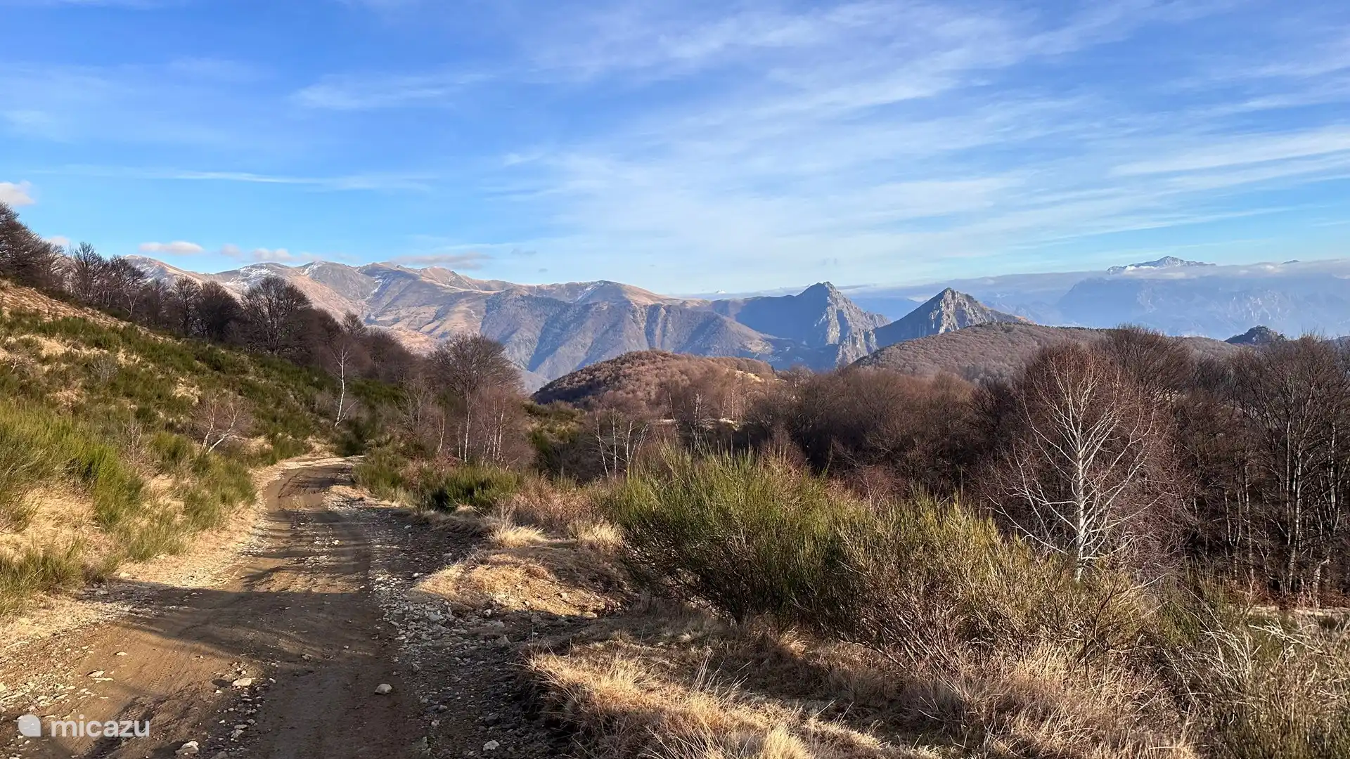 Genießen Sie die wunderschönen Herbstfarben des Valle Rezzo zu Fuß oder mit dem Fahrrad.